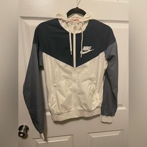 Nike small white blue and gray Windrunner jacket size small. Windbreaker